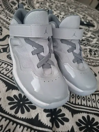 Zapatillas jordan grises - miniatura 1