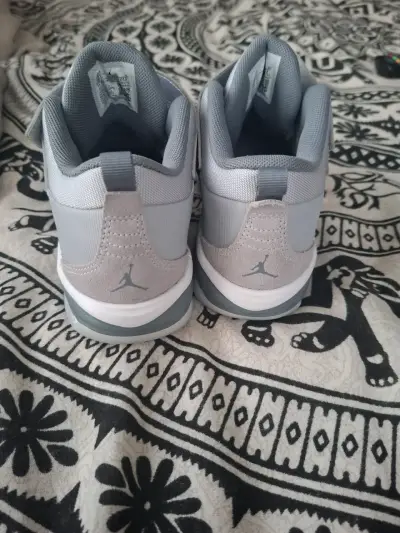 Zapatillas jordan grises - miniatura 3
