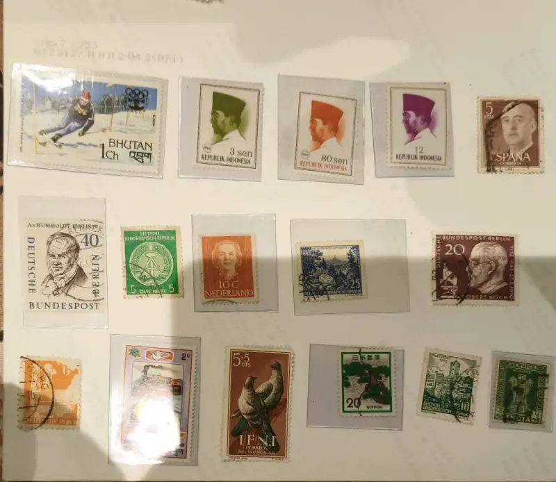 Colección de estampillas variadas