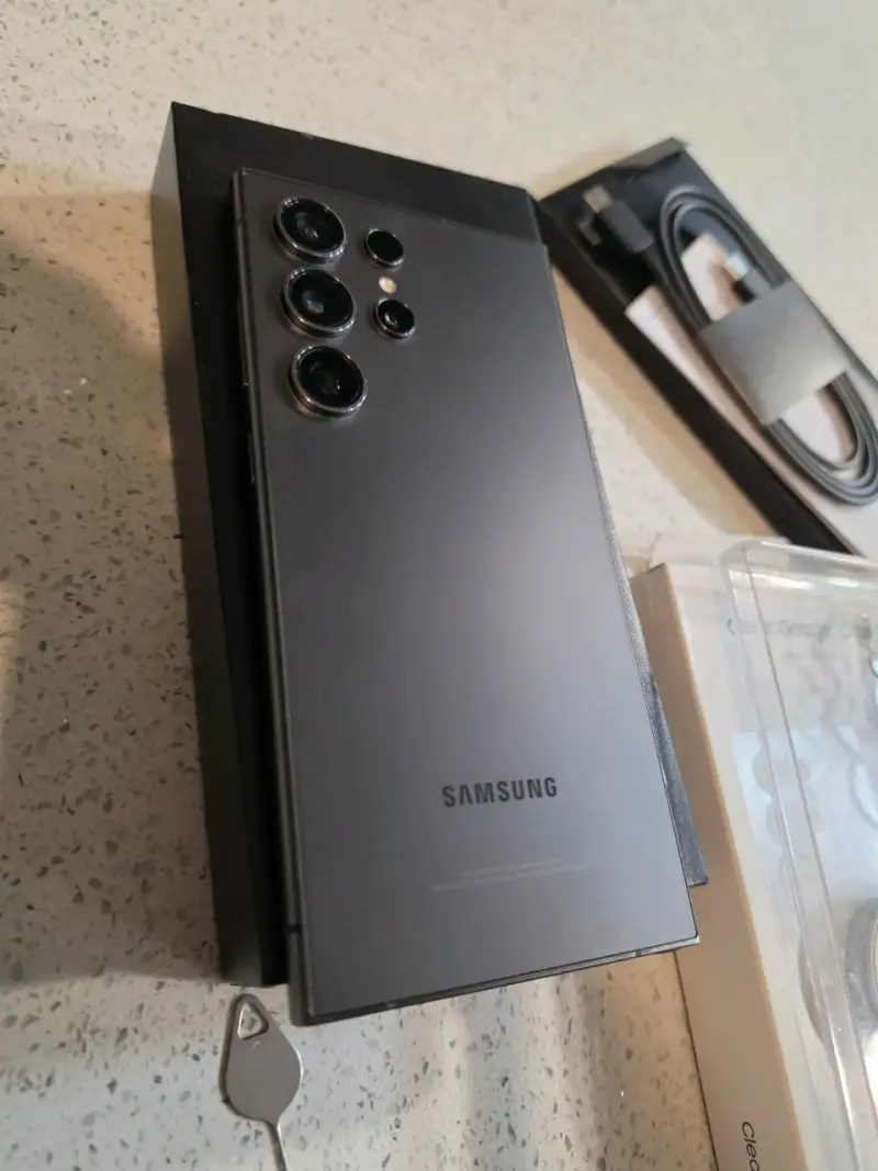 Samsung Galaxy S24 Ultra impecable - 3
