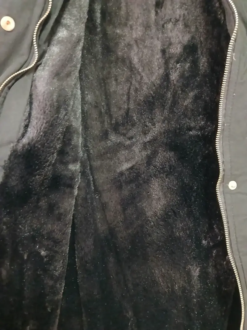 Chaqueta  negra con capucha - 2