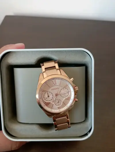 Reloj Fossil dorado de mujer - miniatura 1