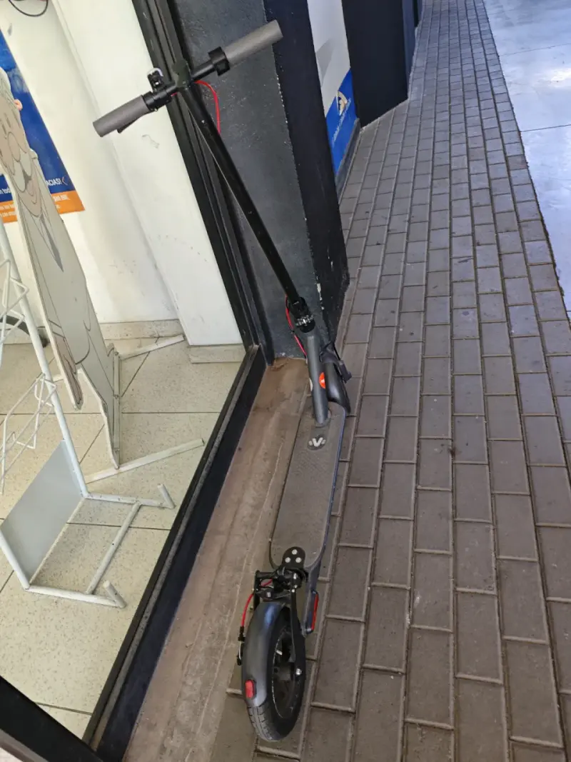 Scooter eléctrico plegable negro - 1
