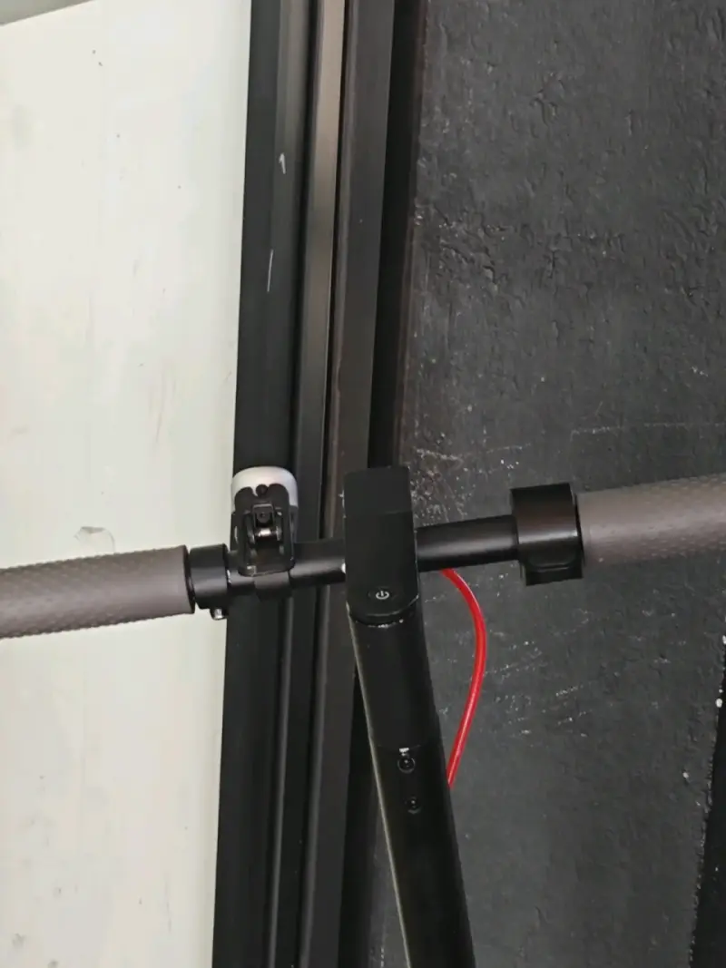 Scooter eléctrico plegable negro - 2