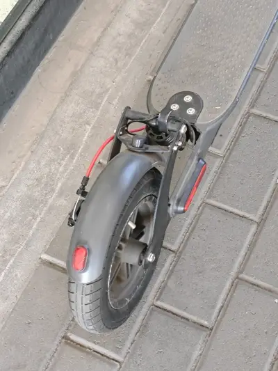 Scooter eléctrico plegable negro - miniatura 3