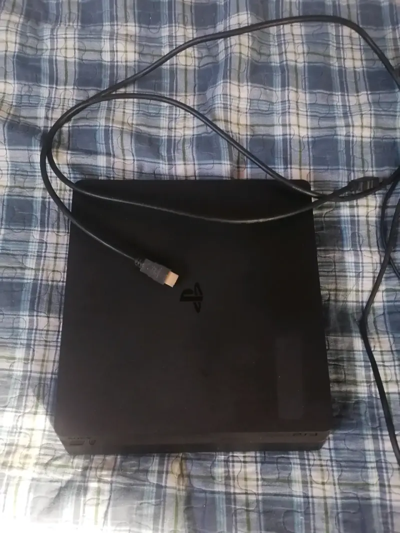 PS4 Slim - 1