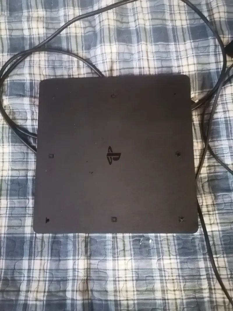 PS4 Slim - 2