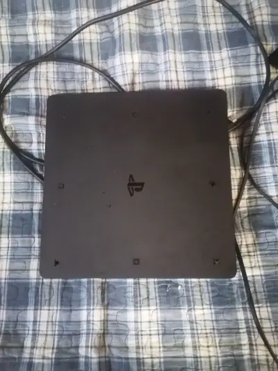 PS4 Slim - miniatura 2