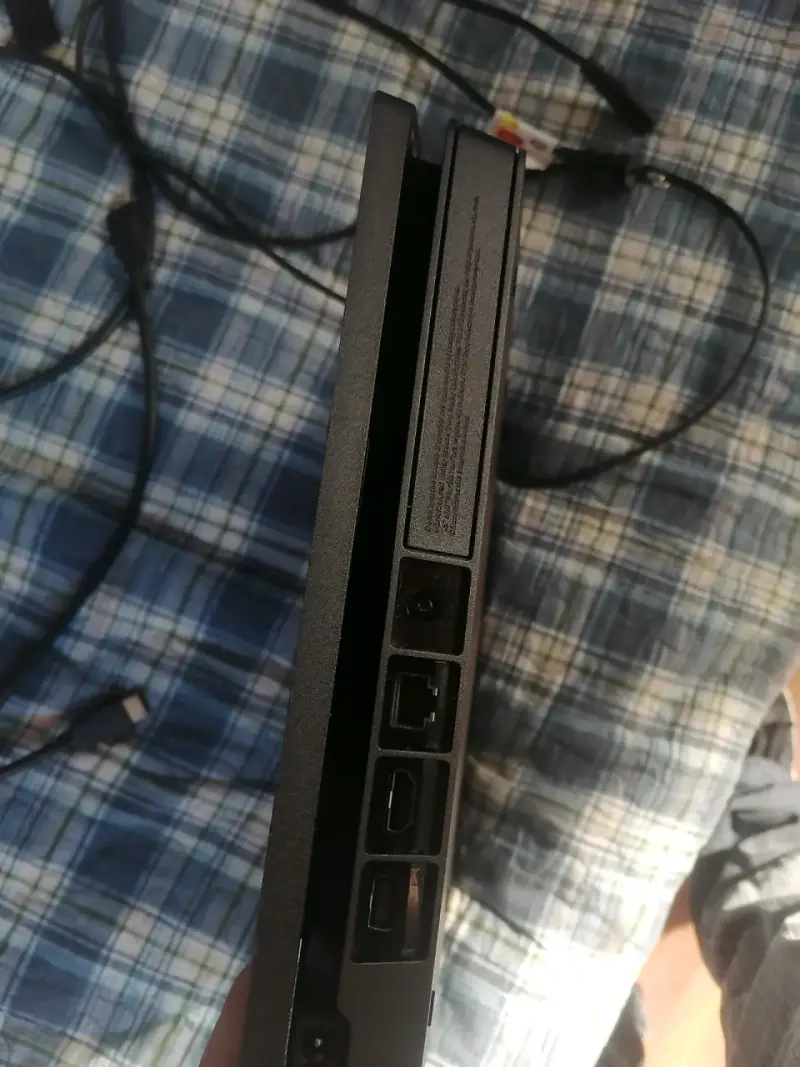 PS4 Slim - 3