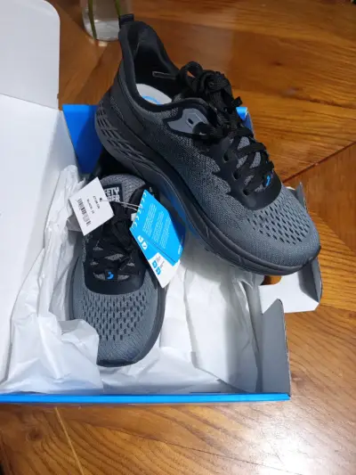 Zapatillas deportivas negras nuevas - miniatura 1