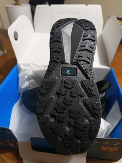 Zapatillas deportivas negras nuevas - miniatura 3