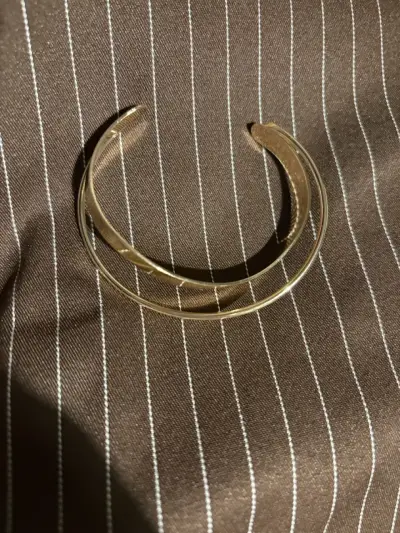 Brazalete dorado elegante - miniatura 1