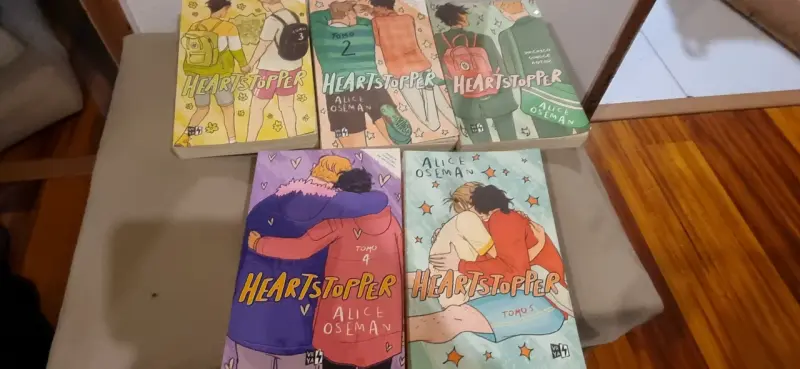 Set de libros Heartstopper tomos 1-5 - 3