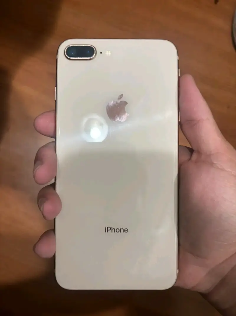 iPhone 8 Plus dorado - 1