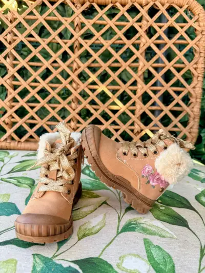 Botines infantiles con forro peludito talla 22 - miniatura 1