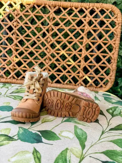 Botines infantiles con forro peludito talla 22 - miniatura 2