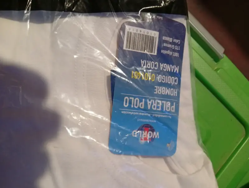 3 Polera blanca manga corta World - 2