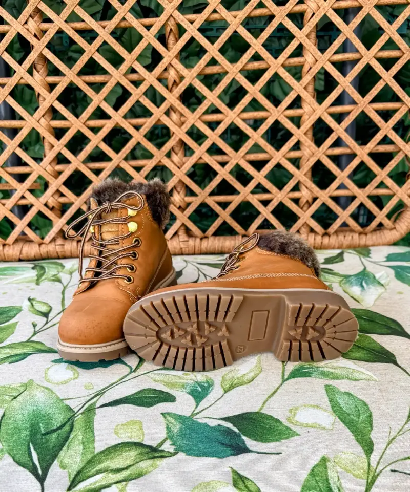 Botín marrón forro peludo talla 27 hush puppies - 1