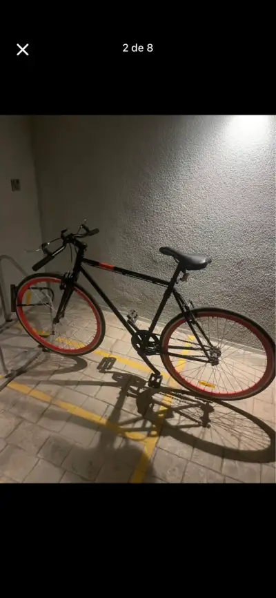 Bicicleta urbana negra y roja - miniatura 1