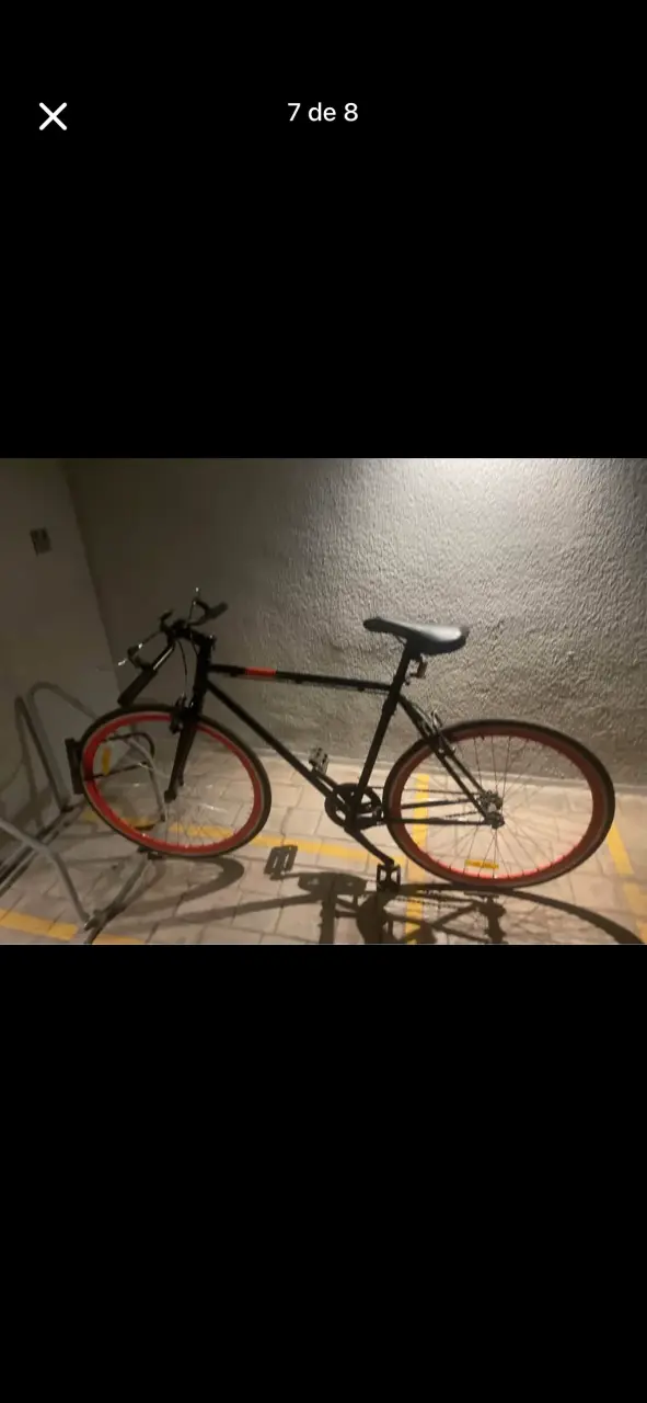 Bicicleta urbana negra y roja - 4