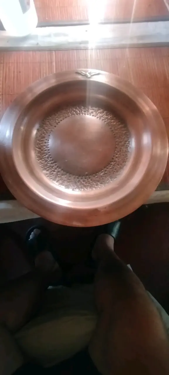 Plato de cobre decorativo