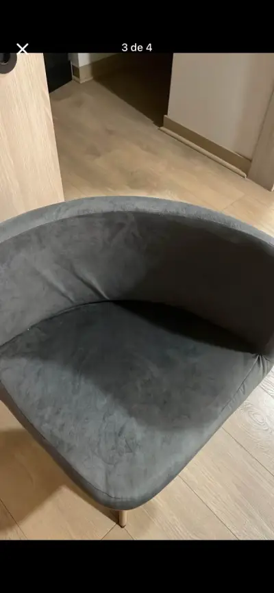 Silla con cojín negro - miniatura 2
