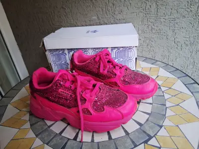 Zapatillas Adidas rosadas brillantes - miniatura 1