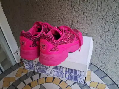Zapatillas Adidas rosadas brillantes - miniatura 2