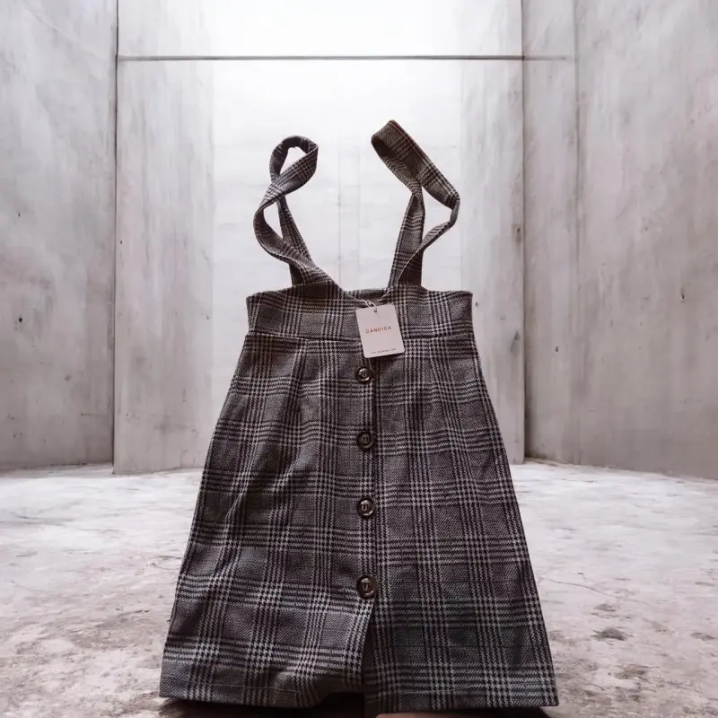 Vestido de tirantes gris cuadros
