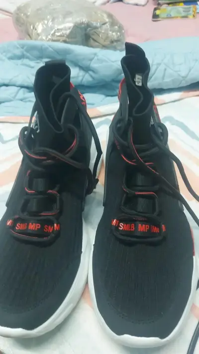 Zapatillas de salida negras y rojas - miniatura 2