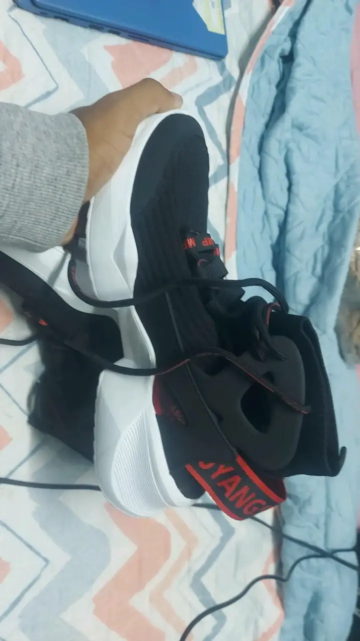 Zapatillas de salida negras y rojas - 3