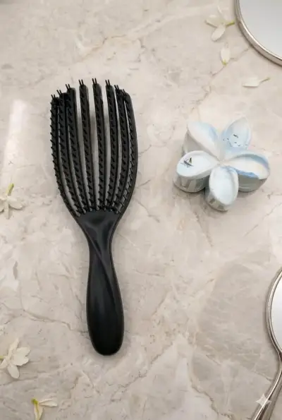 Cepillo de cabello negro - miniatura 1