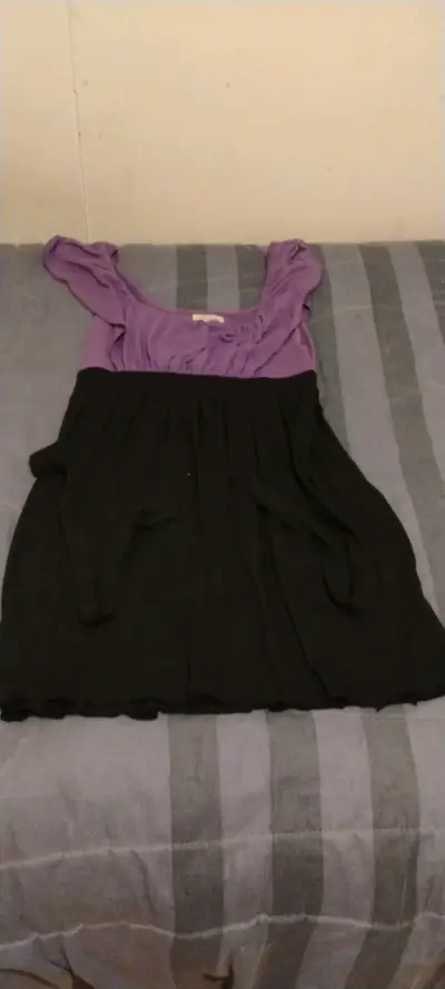 Blusa blanca con cinturón - miniatura 3