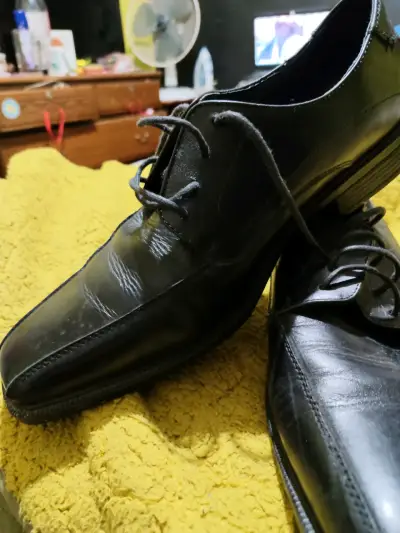 Zapatos de cuero negro - miniatura 5