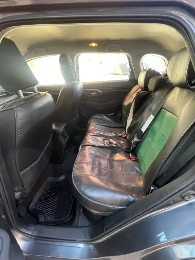 Auto SUV Suzuki interior - miniatura 4