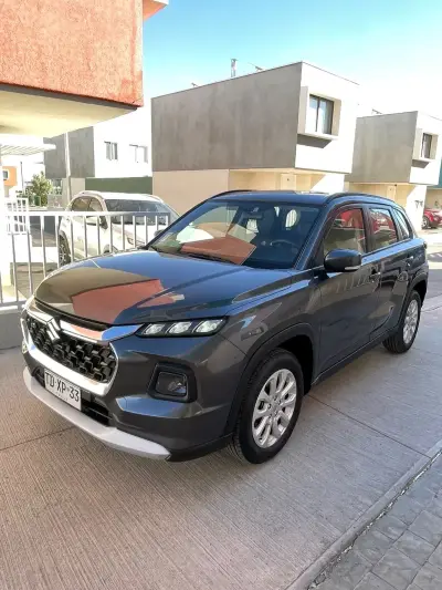 Auto SUV Suzuki interior - miniatura 5