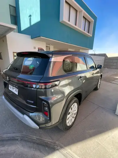 Auto SUV Suzuki interior - miniatura 6