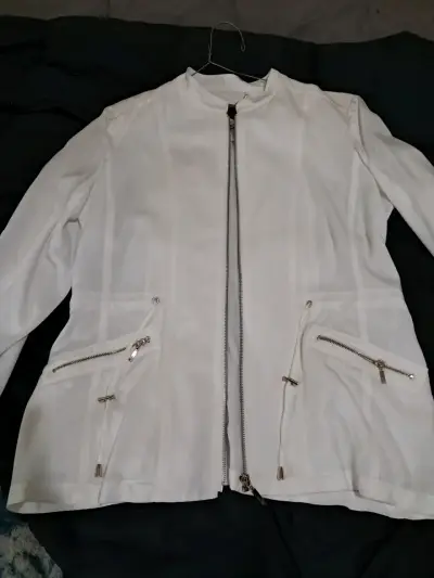 Chaqueta blanca con cierre - miniatura 1