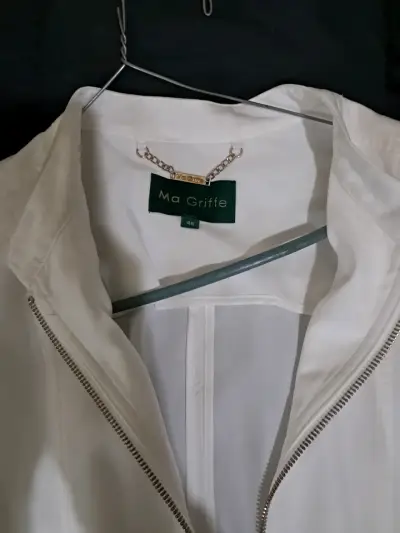 Chaqueta blanca con cierre - miniatura 2