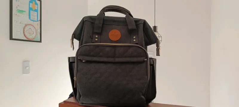 Mochila negra para pañales