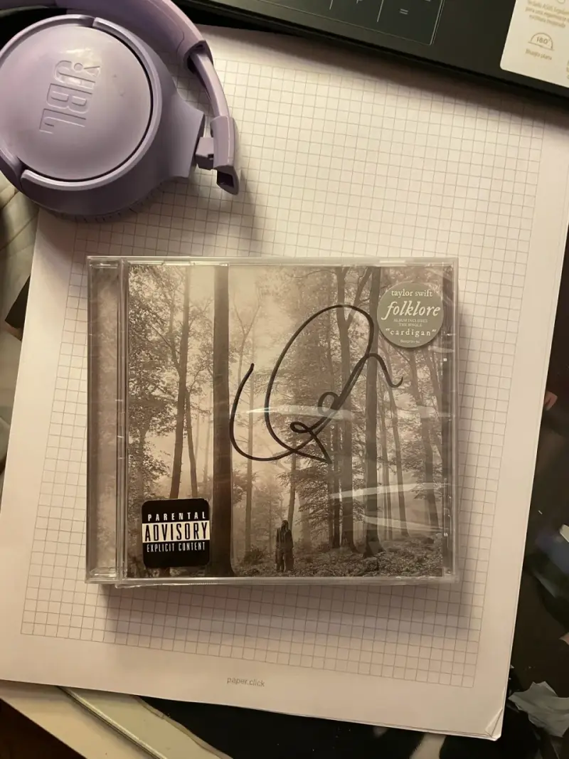 CD Folklore de Taylor Swift FIRMADO - 1