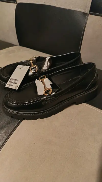 Mocasines negros nuevos con hebilla - miniatura 1