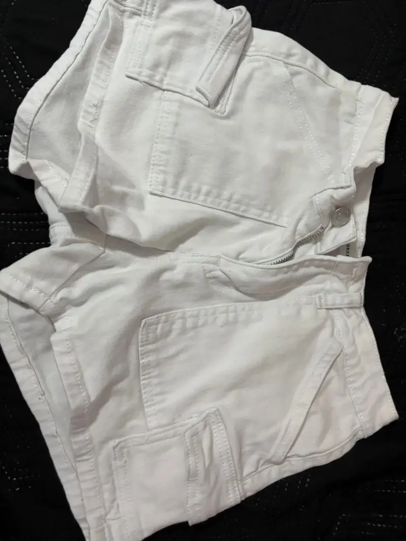 Shorts blancos con bolsillos - 1