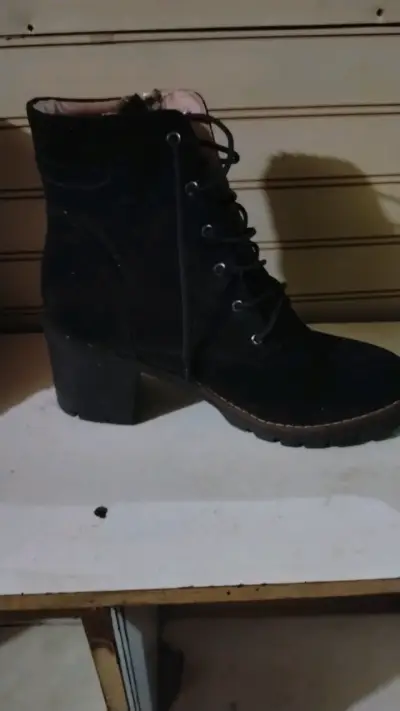Botines negros de cuero - miniatura 1