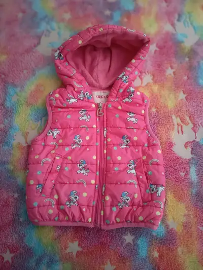 Chaleco rosado con capucha infantil - miniatura 1