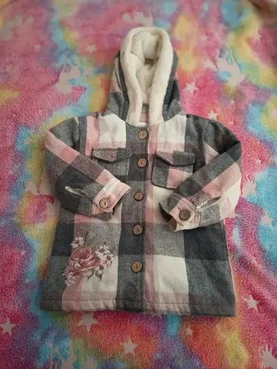 Chaleco rosado con capucha infantil - miniatura 3