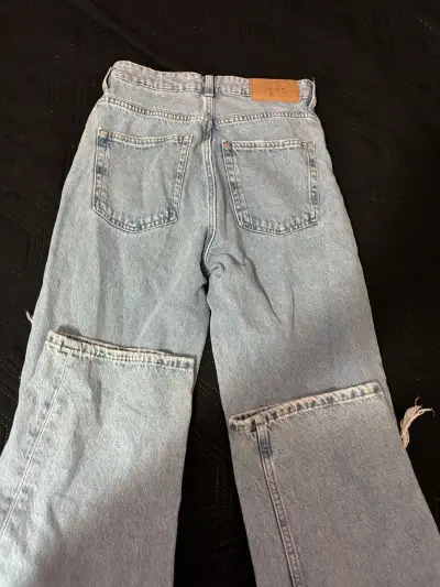 Jeans rotos azules - miniatura 2