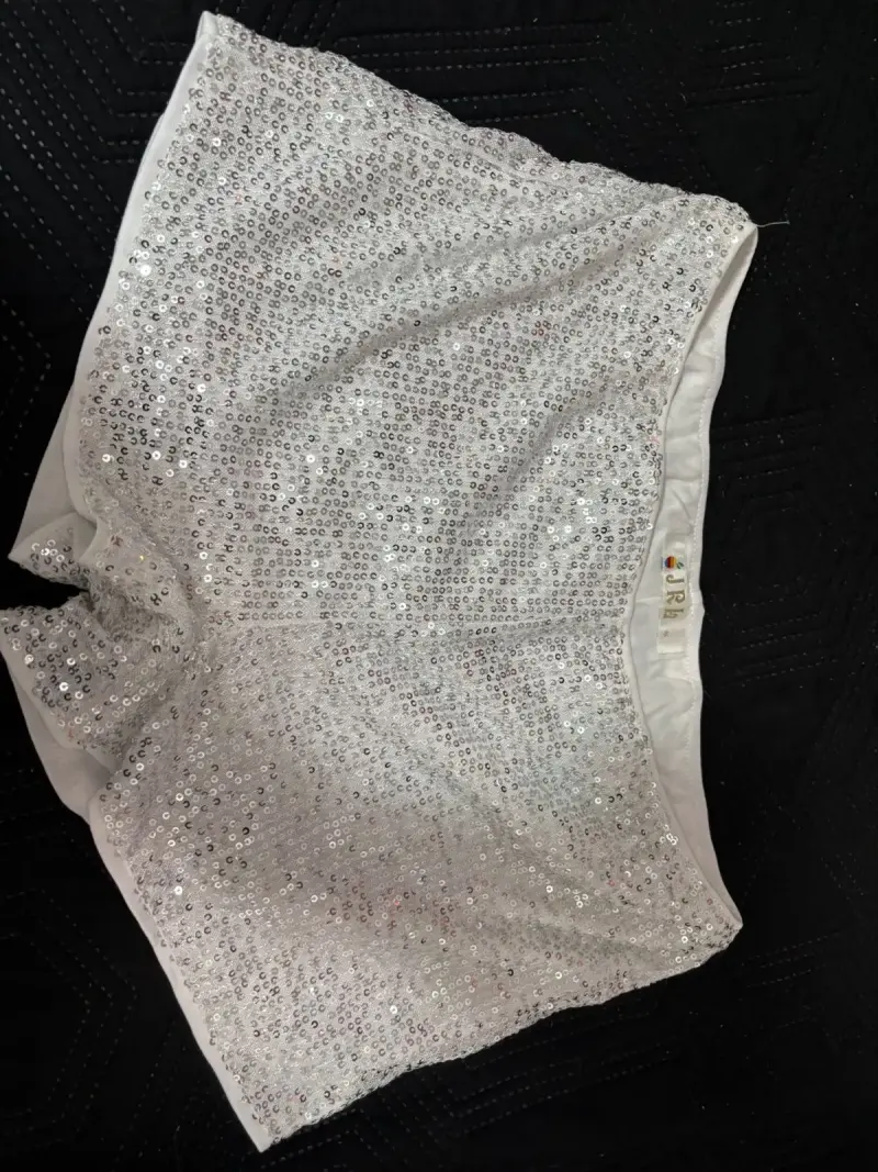 Shorts blancos con lentejuelas