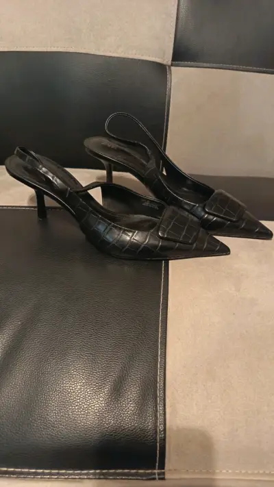 Tacones negros Zara - miniatura 2
