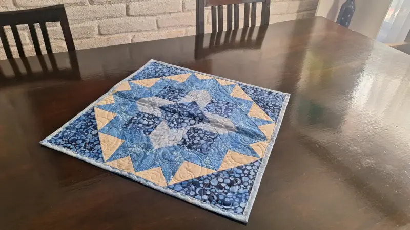 Centro de mesa patchwork azul